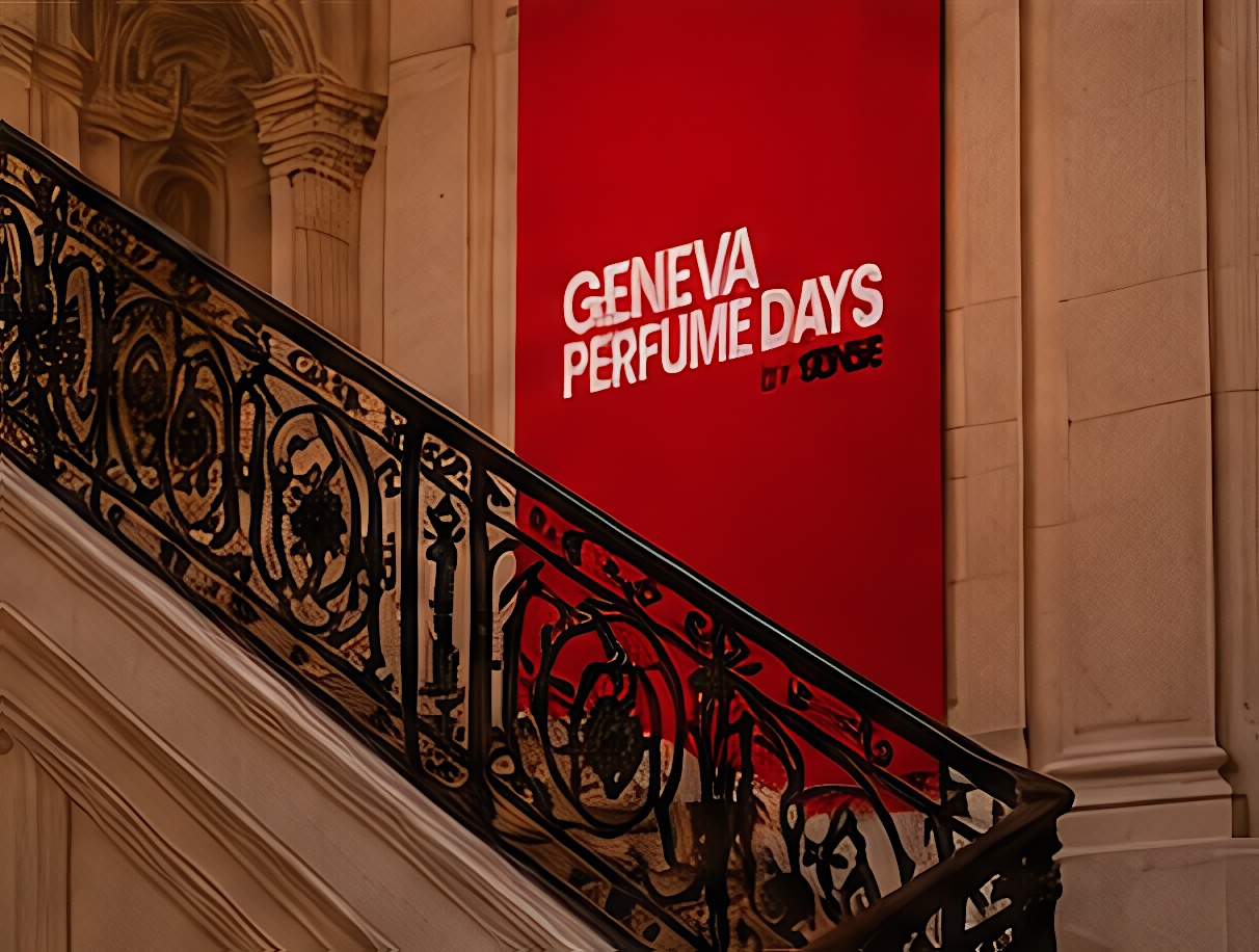 L'escalier d'honneur et une bannière Geneva Perfume Days