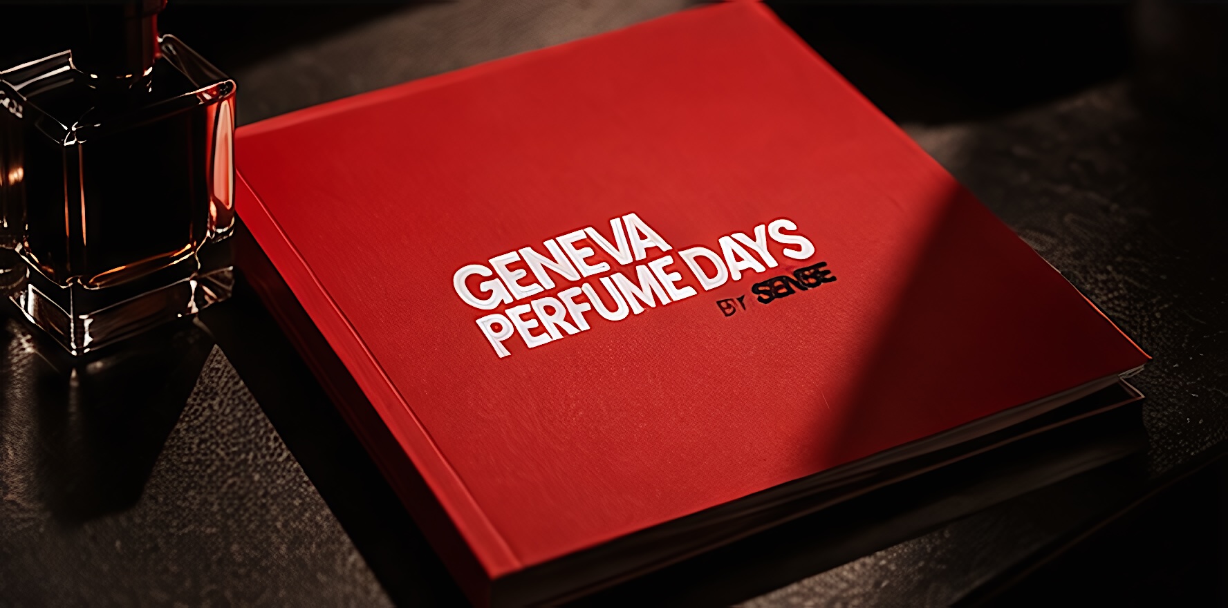 Un dossier rouge portant le logo Geneva Perfume Days